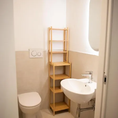 아파트 Luxury Leaning Tower