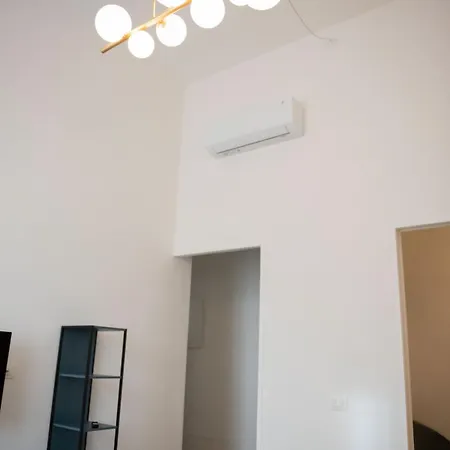 Luxury Leaning Tower 아파트